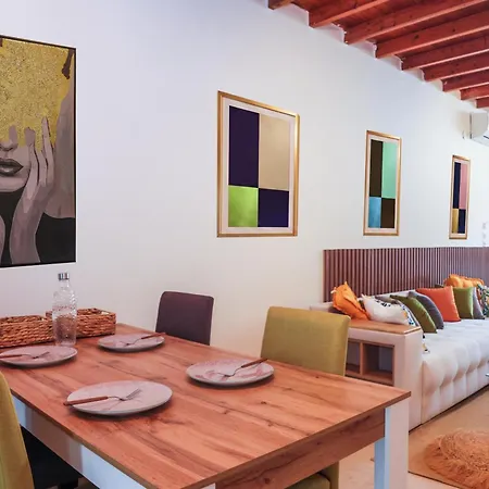 Urban Loft Space アパート