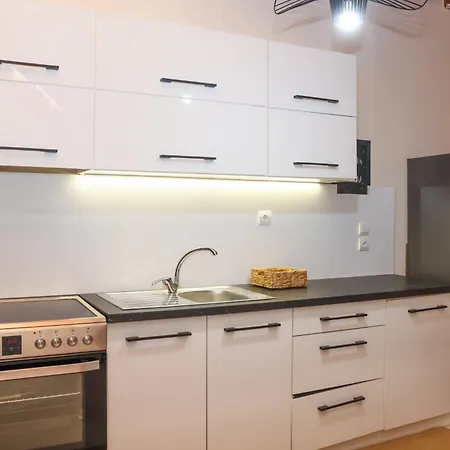 Urban Loft Space アパート