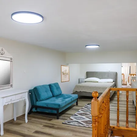 Urban Loft Space *