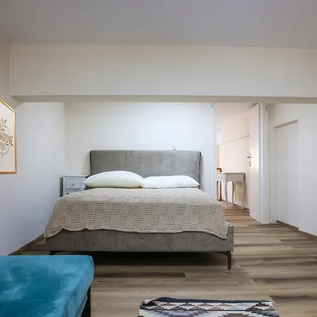 Urban Loft Space *